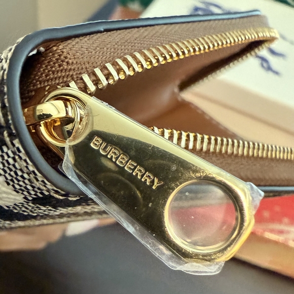 Burberry check zip wallet - Picture 4 of 9